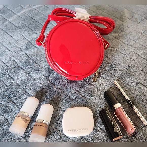 NWOT Marc Jacobs BUNDLE #3. Mini Patent Leather Crossbody & Beauty Items. - Picture 2 of 9